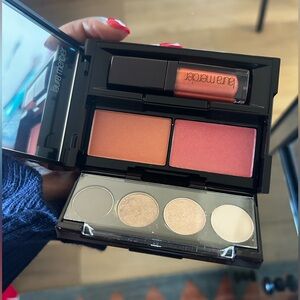 Laura Mercier holiday 2016 Going Glam Leopard Print Face Palette Compact Set NIB